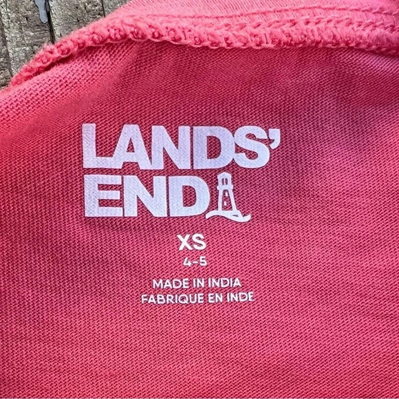 Lands End T-shirt with textured flower design. - Picture 3 of 3